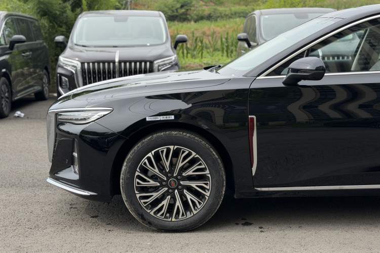 Used Hongqi H5 2025 2.0T Automatic Flag Edition – 500 000 Units Commemorative Version Exterior 7