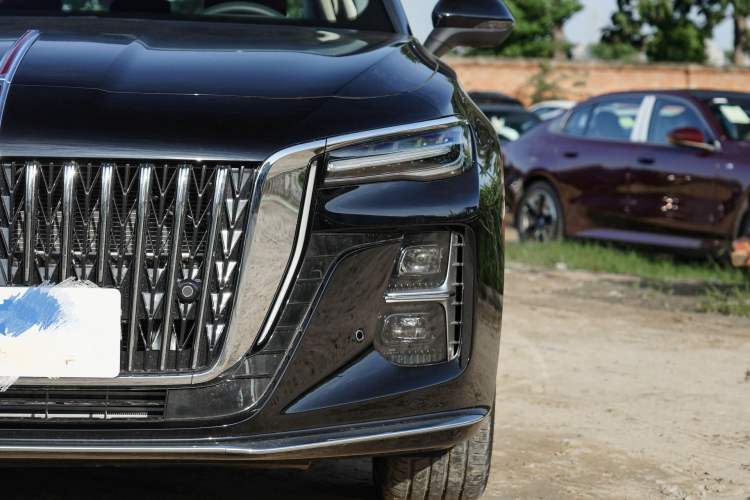 Used Hongqi H5 2025 2.0T Automatic Flag Edition – 500 000 Units Commemorative Version Exterior 8