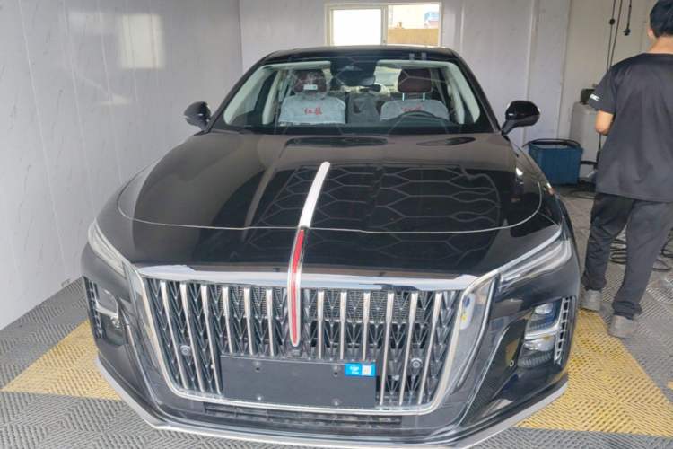 Used Hongqi H5 2025 2.0T Automatic Flag Edition – 500 000 Units Commemorative Version Front