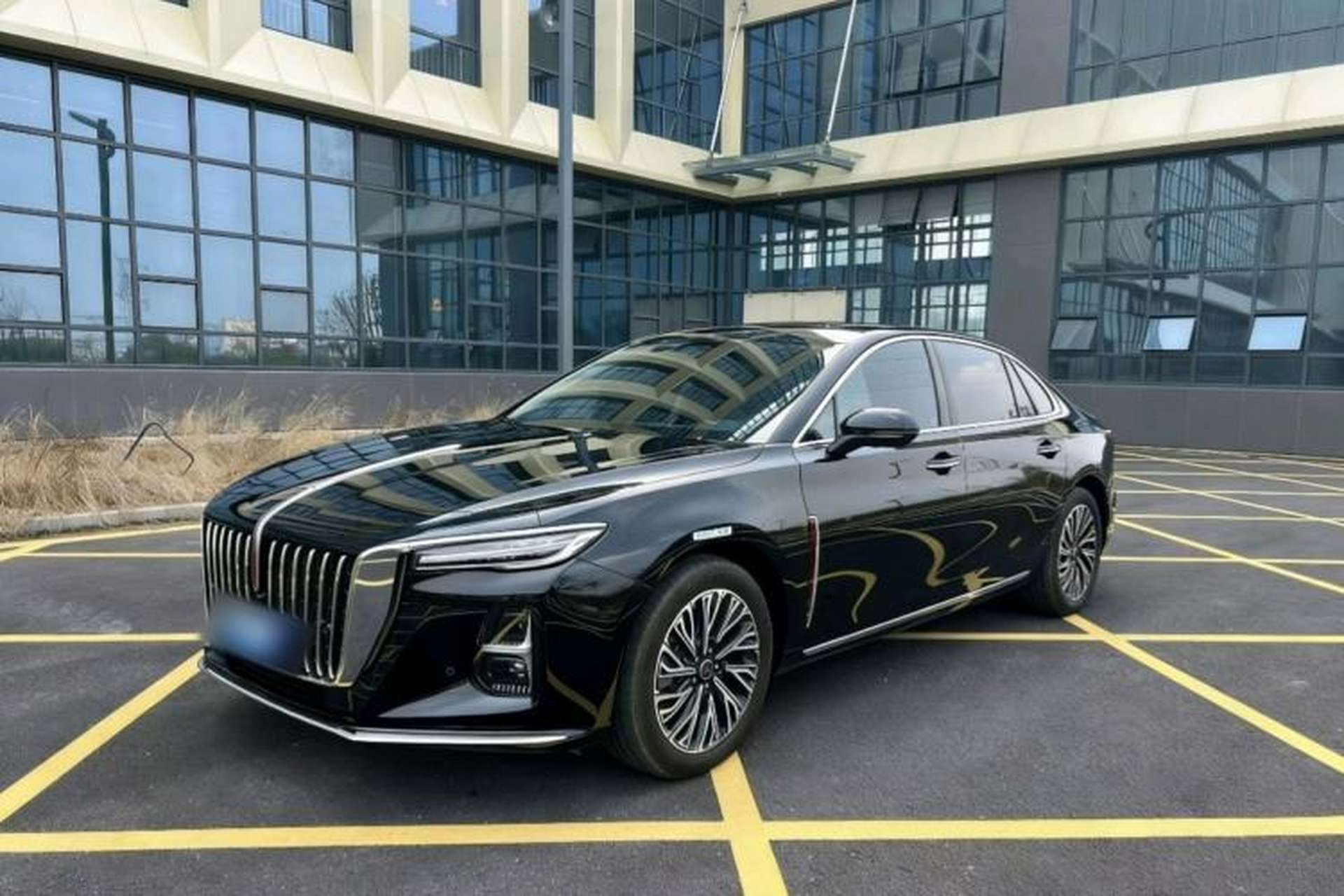 Used Hongqi H5 2025 2.0T Automatic Flag Edition – 500 000 Units Commemorative Version Front Left 45 Deg