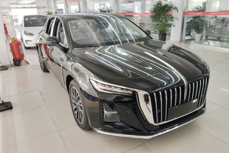 Used Hongqi H5 2025 2.0T Automatic Flag Edition – 500 000 Units Commemorative Version Front Right 45 Deg