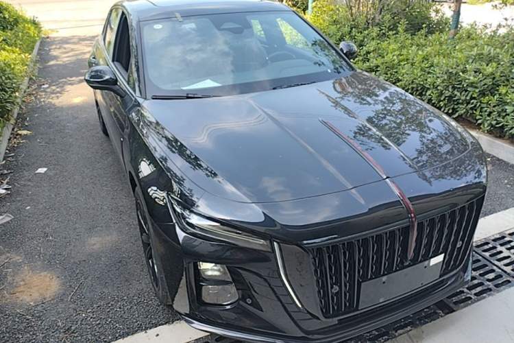 Used Hongqi H5 2025 Model 2.0T Automatic Xuan Ying 2 Million Units Commemorative Edition Front Right 45 Deg