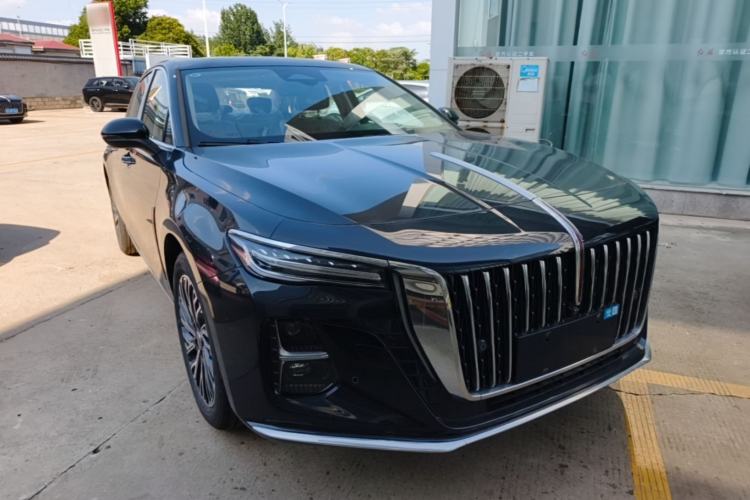 Used Hongqi H5 2025 2.0T Automatic Flag Edition – 500 000 Units Commemorative Version Front Right 45 Deg
