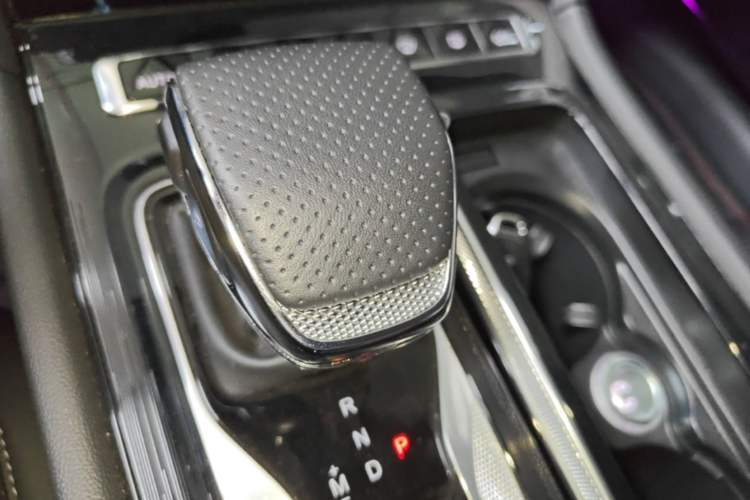 Used Hongqi H5 2025 2.0T Automatic Flagship 500 000th Unit Anniversary Edition Gear Lever