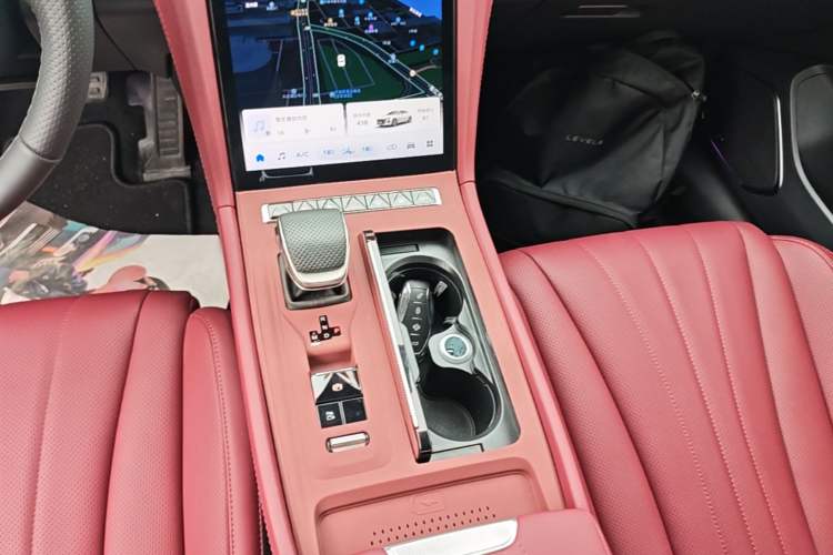 Used Hongqi H5 2025 2.0T Automatic Flag Edition – 500 000 Units Commemorative Version Gear Lever