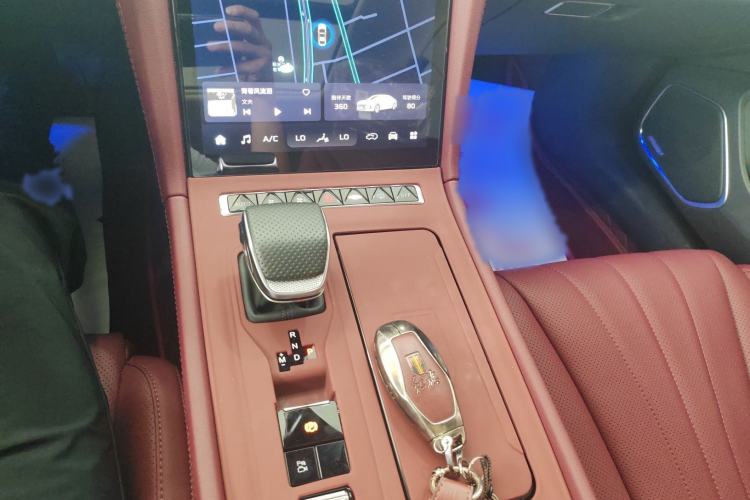 Used Hongqi H5 2025 2.0T Automatic Flag Edition – 500 000 Units Commemorative Version Gear Lever