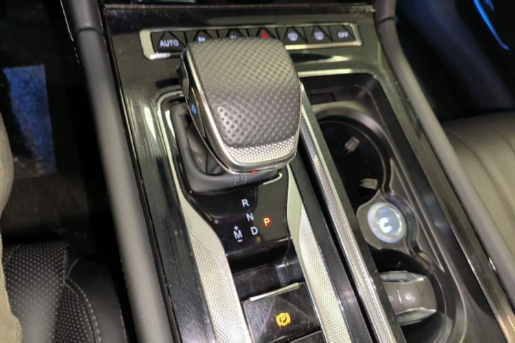 Used Hongqi H5 2025 1.5T DCT Qiyun 500 000th Unit Commemorative Edition Gear Lever
