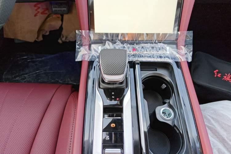 Used Hongqi H5 2025 2.0T Automatic Flag Edition – 500 000 Units Commemorative Version Gear Lever