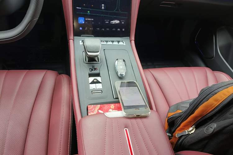 Used Hongqi H5 2025 2.0T Automatic Xuan Ying Edition Gear Lever