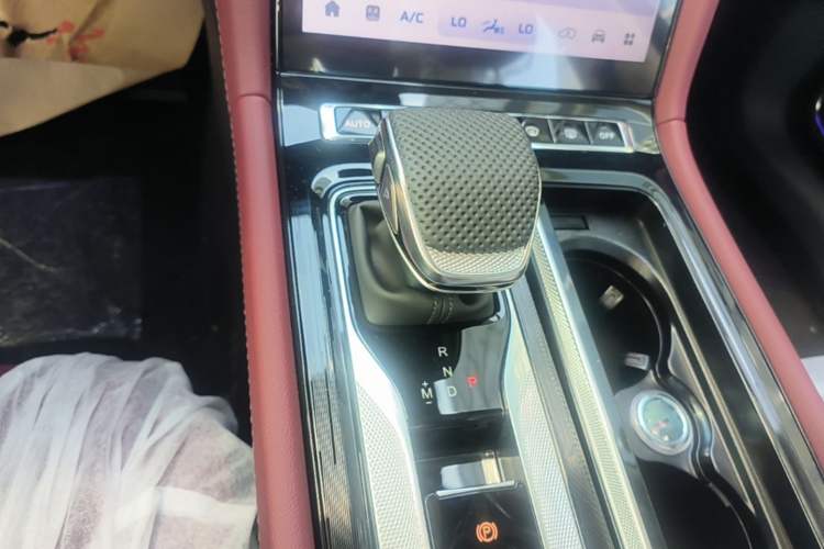 Used Hongqi H5 2025 2.0T Automatic Flag Edition – 500 000 Units Commemorative Version Gear Lever