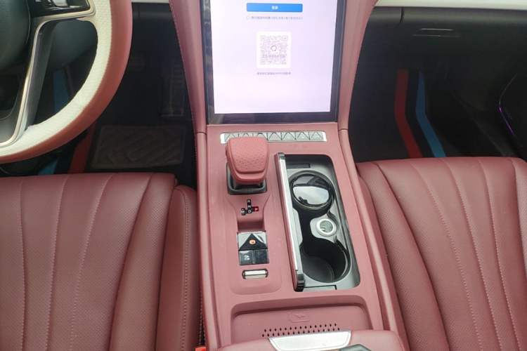 Used Hongqi H5 2025 2.0T Automatic Flag Edition – 500 000 Units Commemorative Version Gear Lever