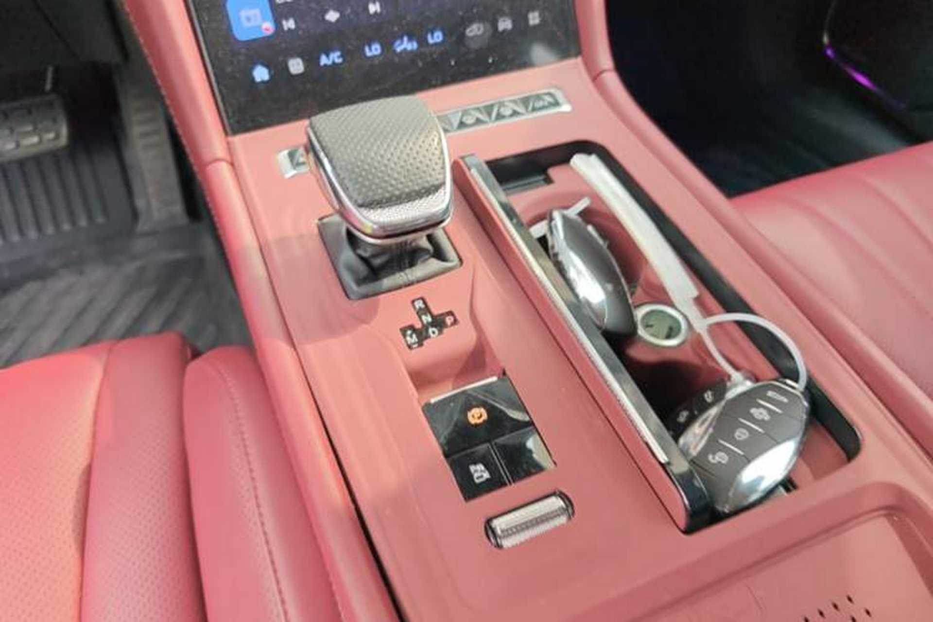 Used Hongqi H5 2025 2.0T Automatic Flag Edition – 500 000 Units Commemorative Version Gear Lever