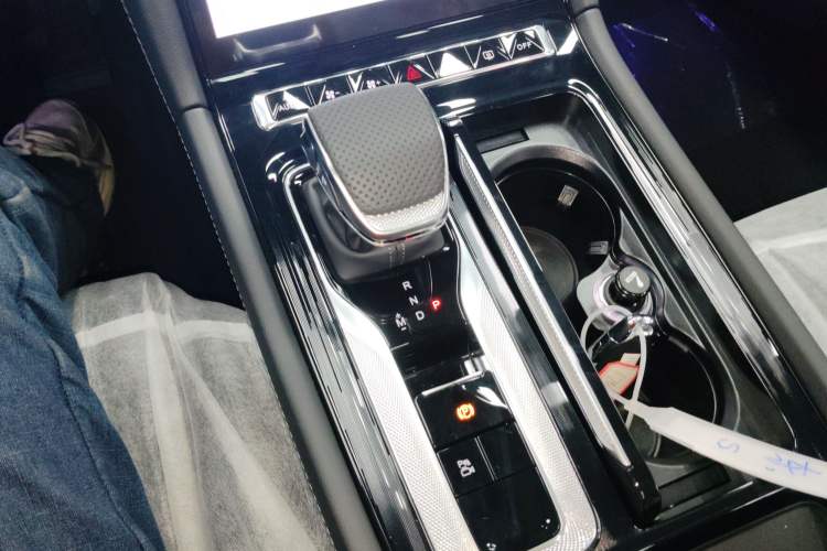 Used Hongqi H5 2025 1.5T DCT Qiyun 500 000th Unit Commemorative Edition Gear Lever