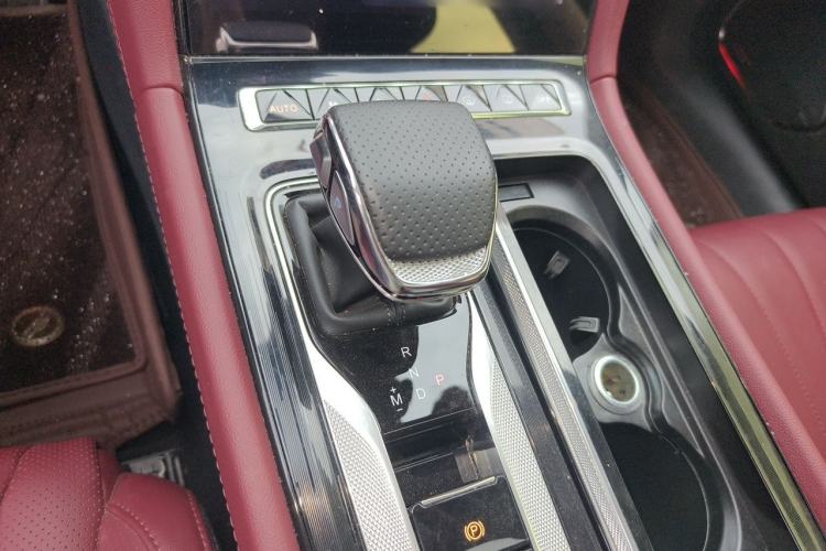 Used Hongqi H5 2025 2.0T Automatic Flag Edition – 500 000 Units Commemorative Version Gear Lever