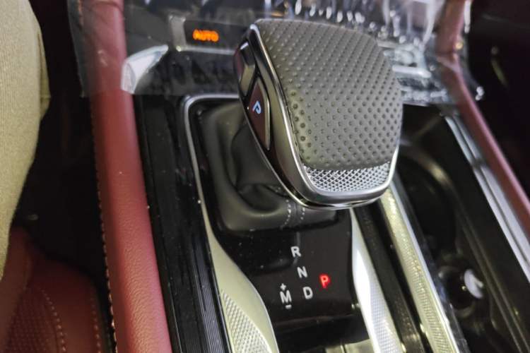 Used Hongqi H5 2025 2.0T Automatic Flagship 500 000th Unit Anniversary Edition Gear Lever