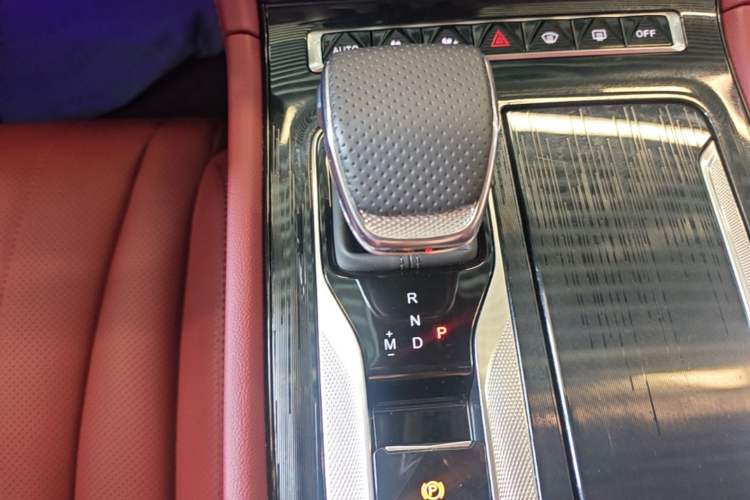 Used Hongqi H5 2025 1.5T DCT Xuan Ying Edition Gear Lever