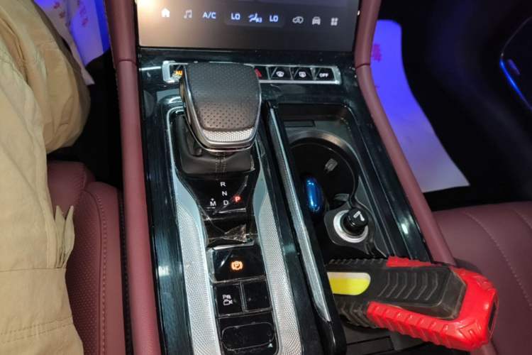 Used Hongqi H5 2025 1.5T DCT Xuan Ying Edition Gear Lever