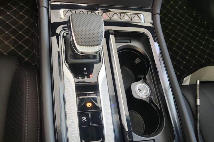 Used Hongqi H5 2025 1.5T DCT Qiyun 500 000th Unit Commemorative Edition Gear Lever