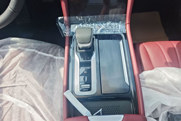 Used Hongqi H5 2025 2.0T Automatic Flag Edition – 500 000 Units Commemorative Version Gear Lever