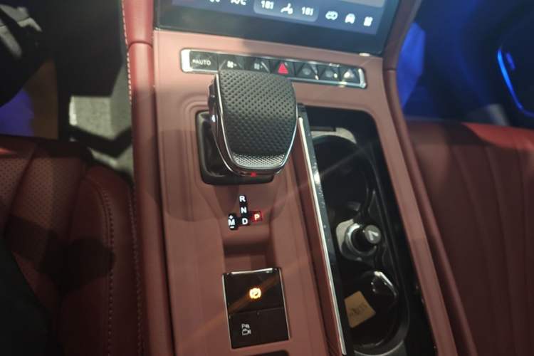 Used Hongqi H5 2025 1.5T DCT Qiyun 500 000th Unit Commemorative Edition Gear Lever