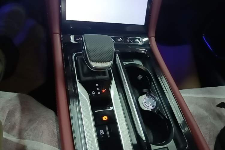 Used Hongqi H5 2025 1.5T DCT Qiyun 500 000th Unit Commemorative Edition Gear Lever