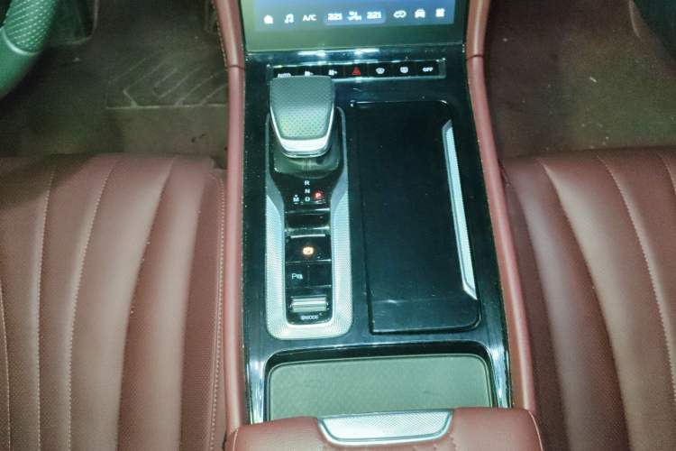 Used Hongqi H5 2025 2.0T Automatic Flagship 500 000th Unit Anniversary Edition Gear Lever