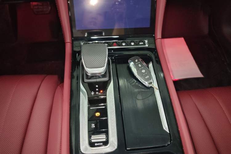 Used Hongqi H5 2025 2.0T Automatic Flag Edition – 500 000 Units Commemorative Version Gear Lever