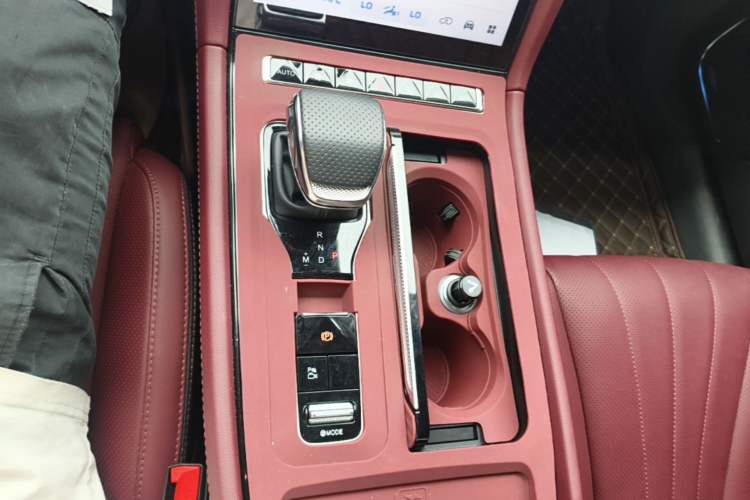 Used Hongqi H5 2025 2.0T Automatic Flag Edition – 500 000 Units Commemorative Version Gear Lever