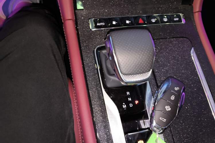 Used Hongqi H5 2025 1.5T DCT Qiyun 500 000th Unit Commemorative Edition Gear Lever