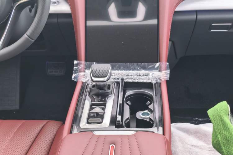 Used Hongqi H5 2025 2.0T Automatic Flag Edition – 500 000 Units Commemorative Version Gear Lever