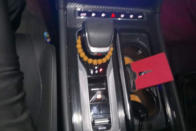 Used Hongqi H5 2025 2.0T Automatic Xuan Ying Edition Gear Lever
