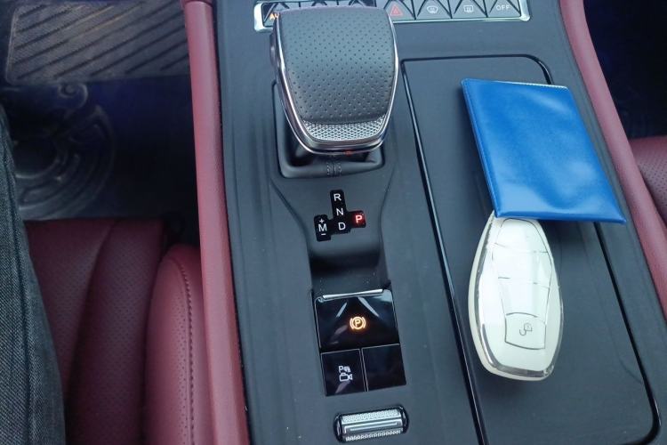 Used Hongqi H5 2025 2.0T Automatic Flag Edition – 500 000 Units Commemorative Version Gear Lever