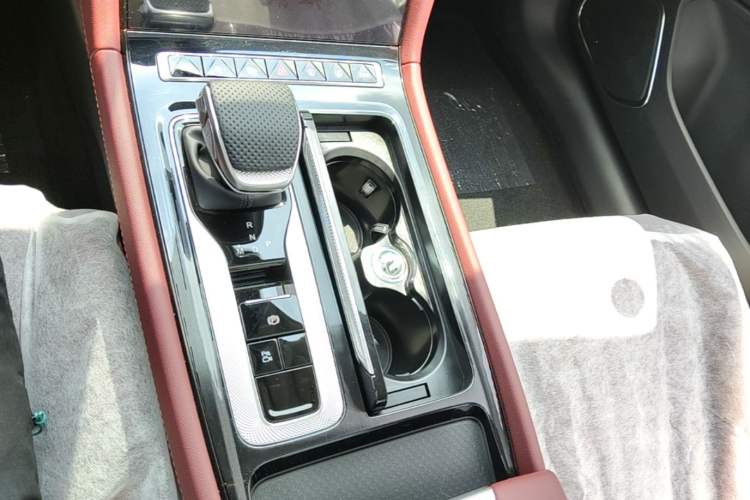 Used Hongqi H5 2025 1.5T DCT Qiyun 500 000th Unit Commemorative Edition Gear Lever