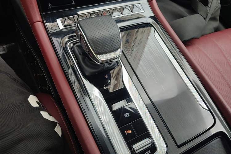 Used Hongqi H5 2025 2.0T Automatic Flagship 500 000th Unit Anniversary Edition Gear Lever