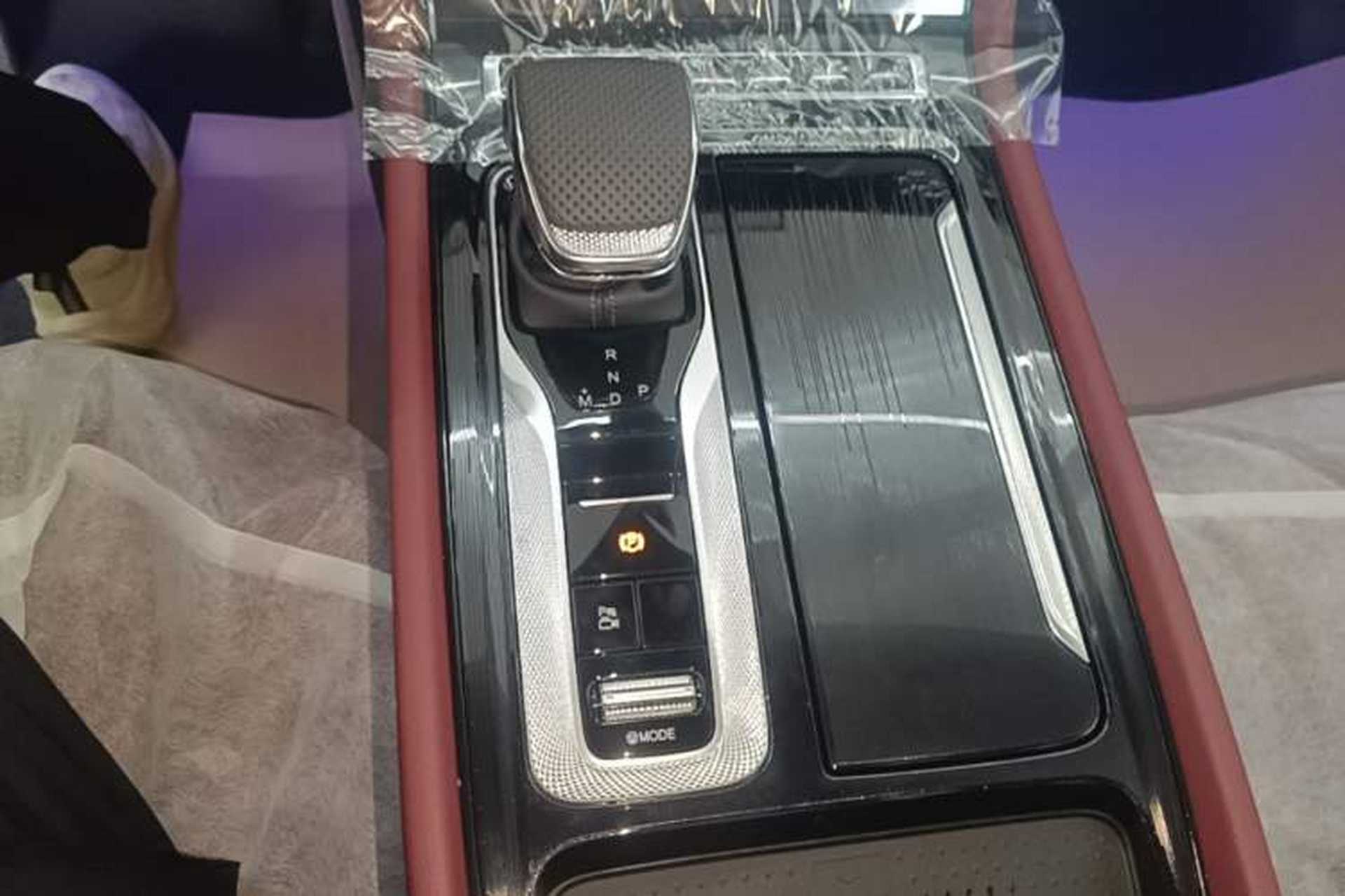 Used Hongqi H5 2025 Model 2.0T Automatic Xuan Ying 2 Million Units Commemorative Edition Gear Lever
