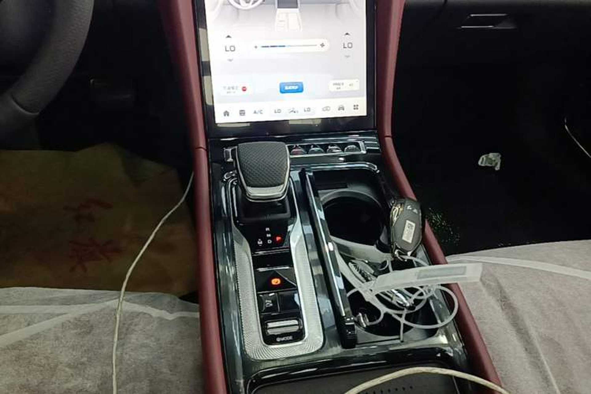 Used Hongqi H5 2025 2.0T Automatic Flag Edition – 500 000 Units Commemorative Version Gear Lever