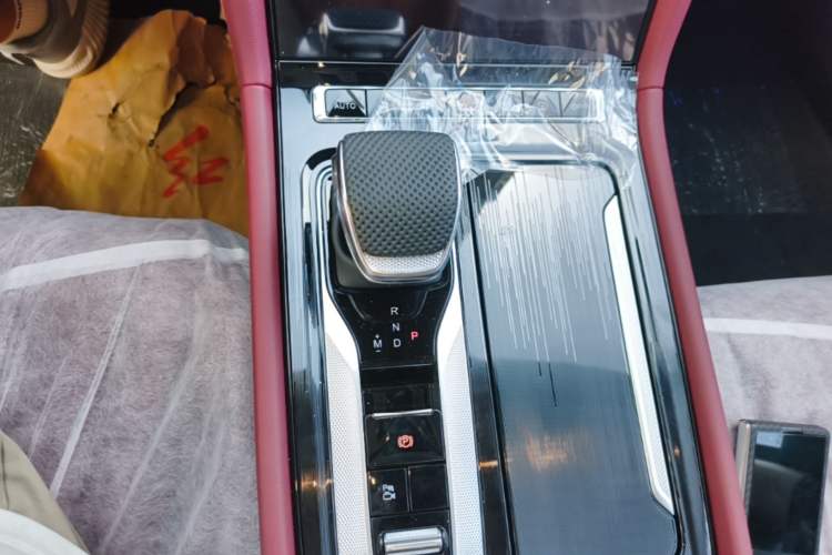 Used Hongqi H5 2025 2.0T Automatic Flag Edition – 500 000 Units Commemorative Version Gear Lever