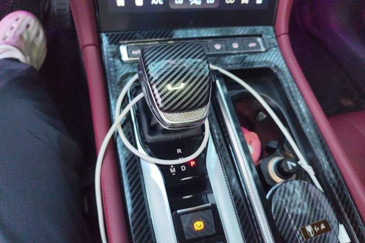 Used Hongqi H5 2025 2.0T Automatic Flag Edition – 500 000 Units Commemorative Version Gear Lever