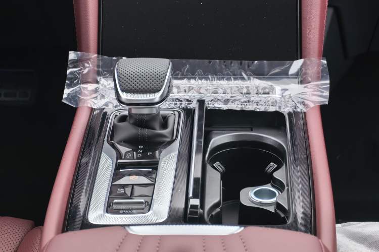 Used Hongqi H5 2025 2.0T Automatic Flag Edition – 500 000 Units Commemorative Version Gear Lever