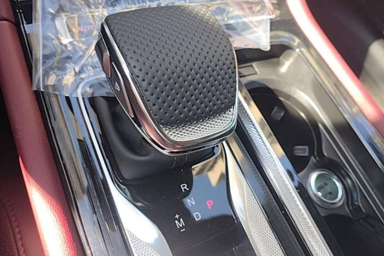 Used Hongqi H5 2025 2.0T Automatic Xuan Ying Edition Gear Lever