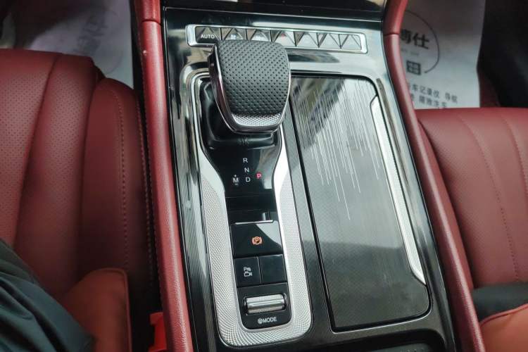 Used Hongqi H5 2025 2.0T Automatic Flag Edition – 500 000 Units Commemorative Version Gear Lever