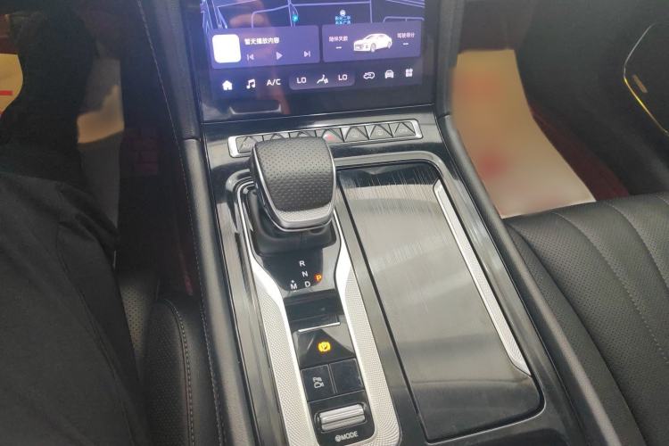 Used Hongqi H5 2025 2.0T Automatic Flag Edition – 500 000 Units Commemorative Version Gear Lever