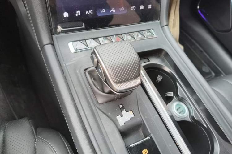 Used Hongqi H5 2025 1.5T DCT Qiyun 500 000th Unit Commemorative Edition Gear Lever
