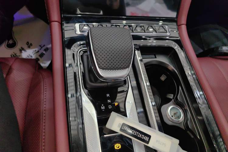 Used Hongqi H5 2025 1.5T DCT Xuan Ying Edition Gear Lever