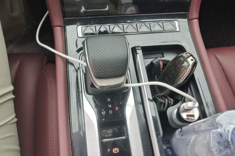 Used Hongqi H5 2025 2.0T Automatic Flag Edition – 500 000 Units Commemorative Version Gear Lever
