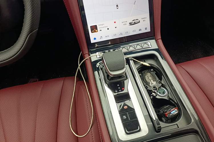 Used Hongqi H5 2025 Model 1.5T DCT Xuan Ying 2 Million Units Commemorative Edition Gear Lever
