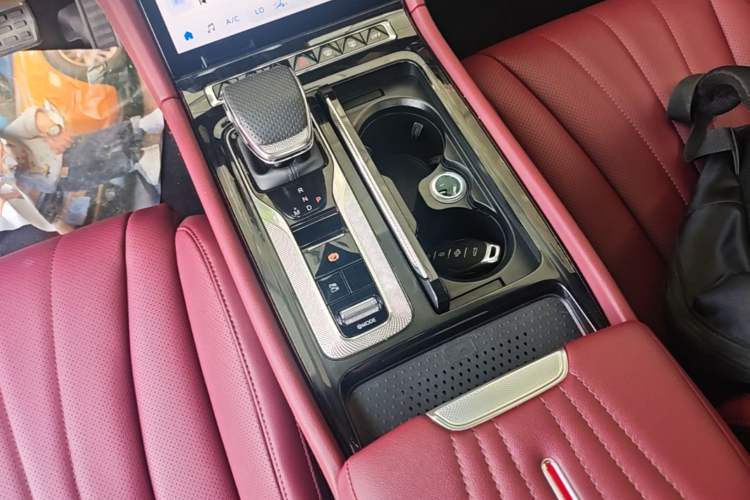 Used Hongqi H5 2025 2.0T Automatic Xuan Ying Edition Gear Lever
