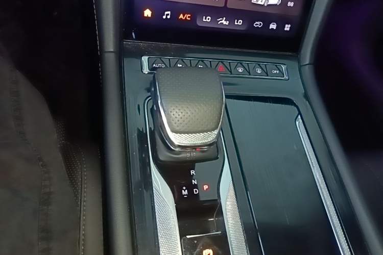 Used Hongqi H5 2025 1.5T DCT Qiyun 500 000th Unit Commemorative Edition Gear Lever