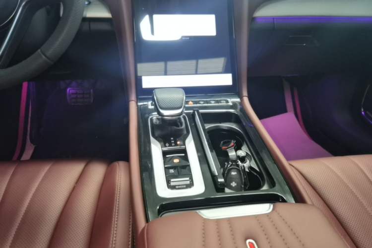Used Hongqi H5 2025 2.0T Automatic Flag Edition – 500 000 Units Commemorative Version Gear Lever