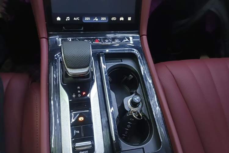 Used Hongqi H5 2025 2.0T Automatic Flagship 500 000th Unit Anniversary Edition Gear Lever
